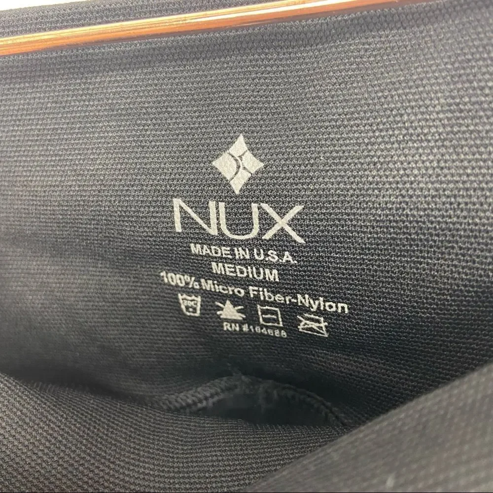 NUX Black gray striped cropped 3/4 Midrise compression legging NWT womens M